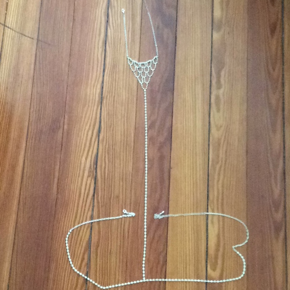Necklace + belt in one.